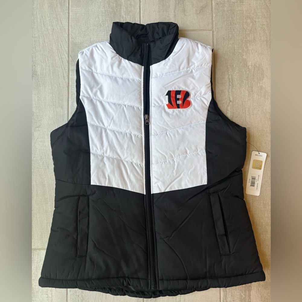 Cincinnati Bengals NFL team apparel women’s Large black white puffer vest NWT